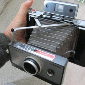 Polaroid 101 Land Camera with Manual, Case, Photoelectric Shutter, Flashbulbs